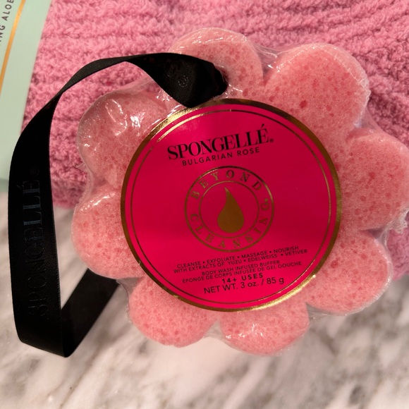 Spa Treatment Socks and Sponge - Picture 3 of 4